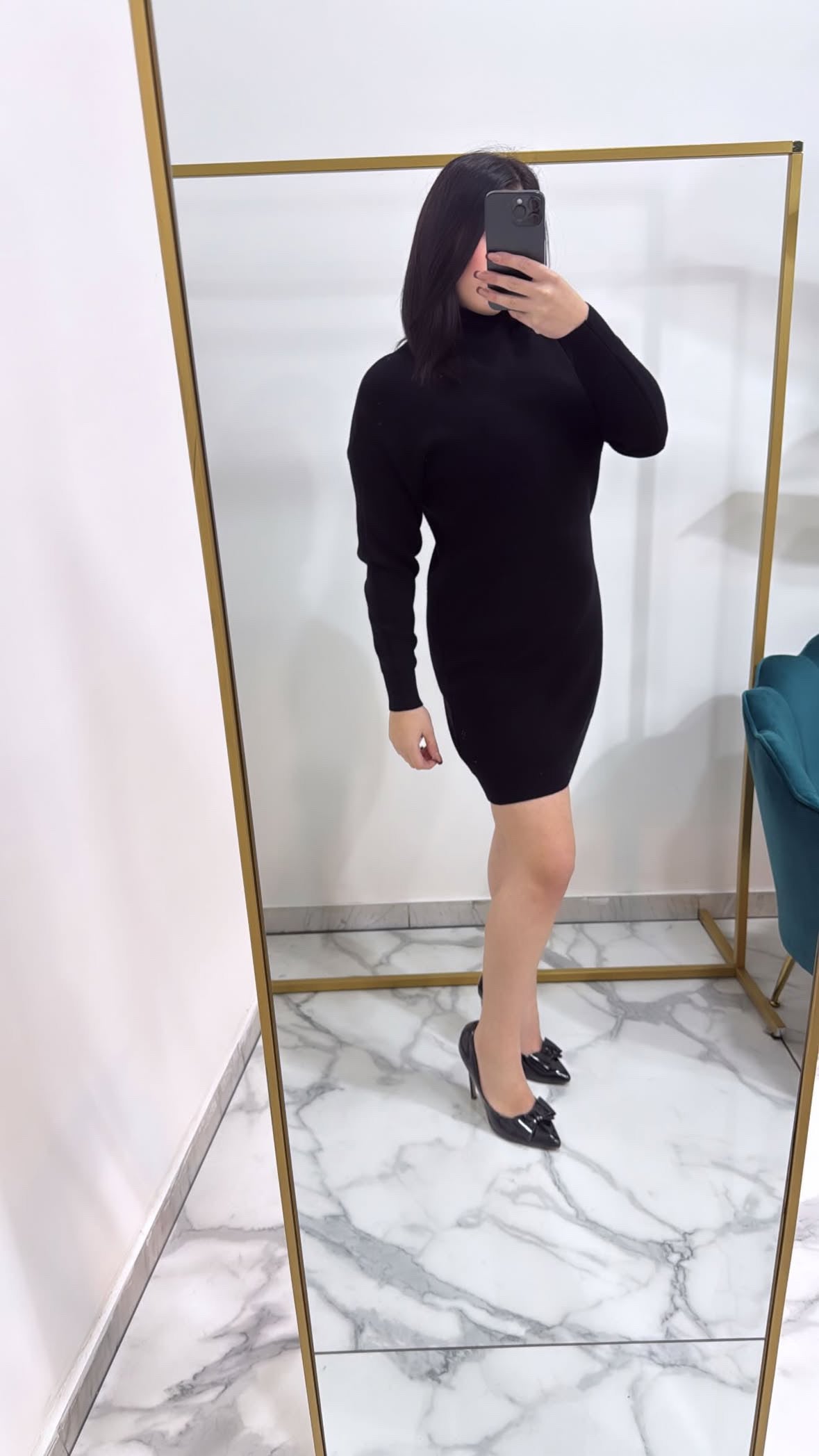 Vestito nero collo alto