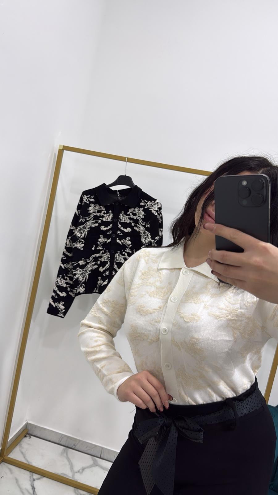 Maglietta colletto fiori